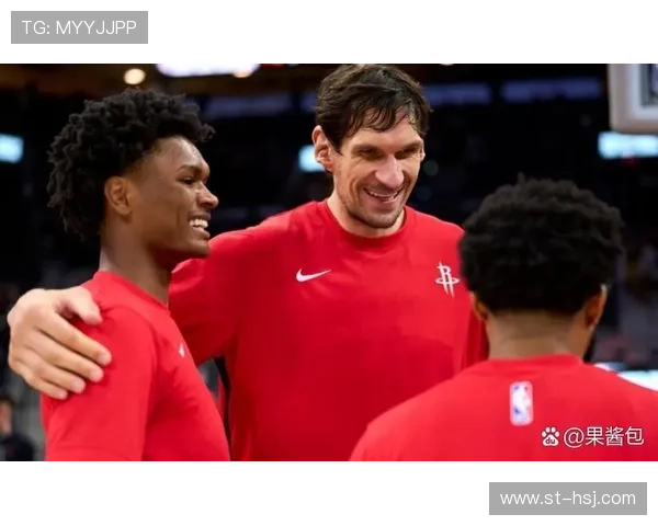 范弗里特称赞阿门打控卫表现逐渐提升适应能力显著增强